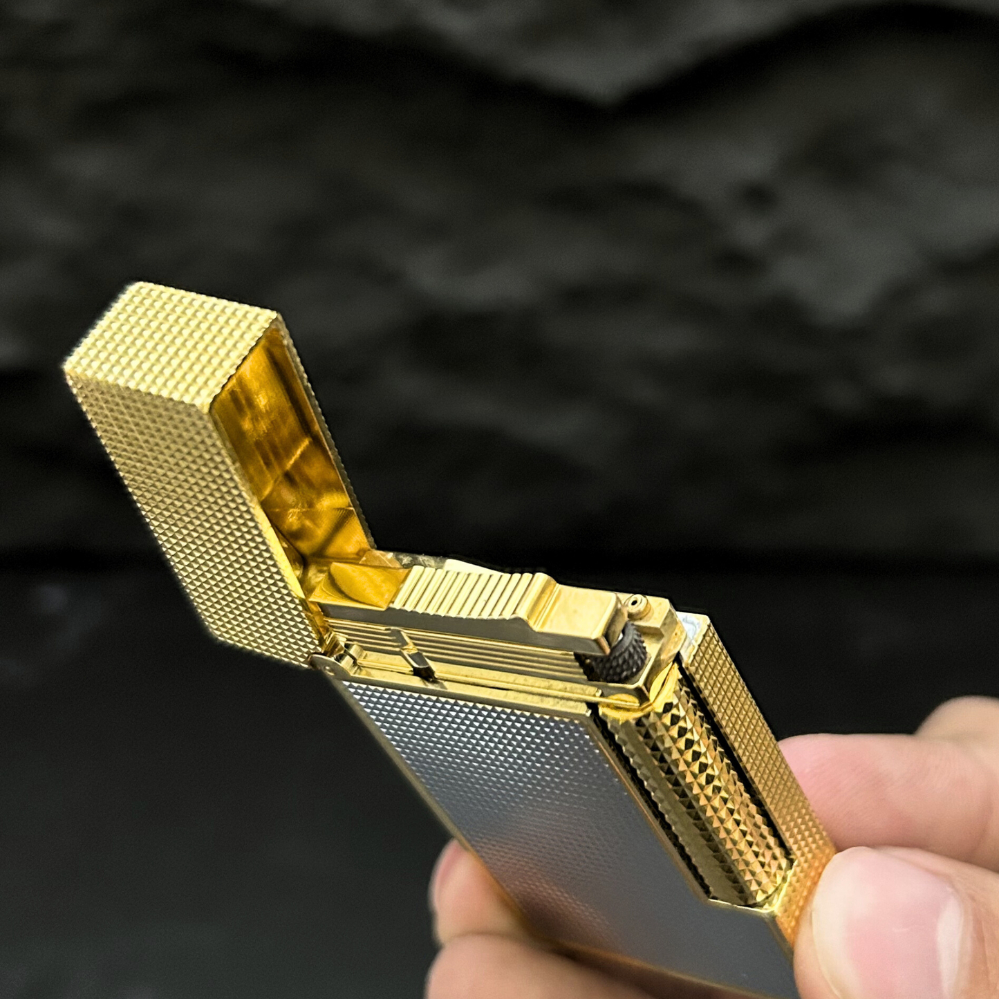 Gilded Crest Lighter (Note: ₹1000 advance payment will be collected for Cash on Delivery orders before dispatch)