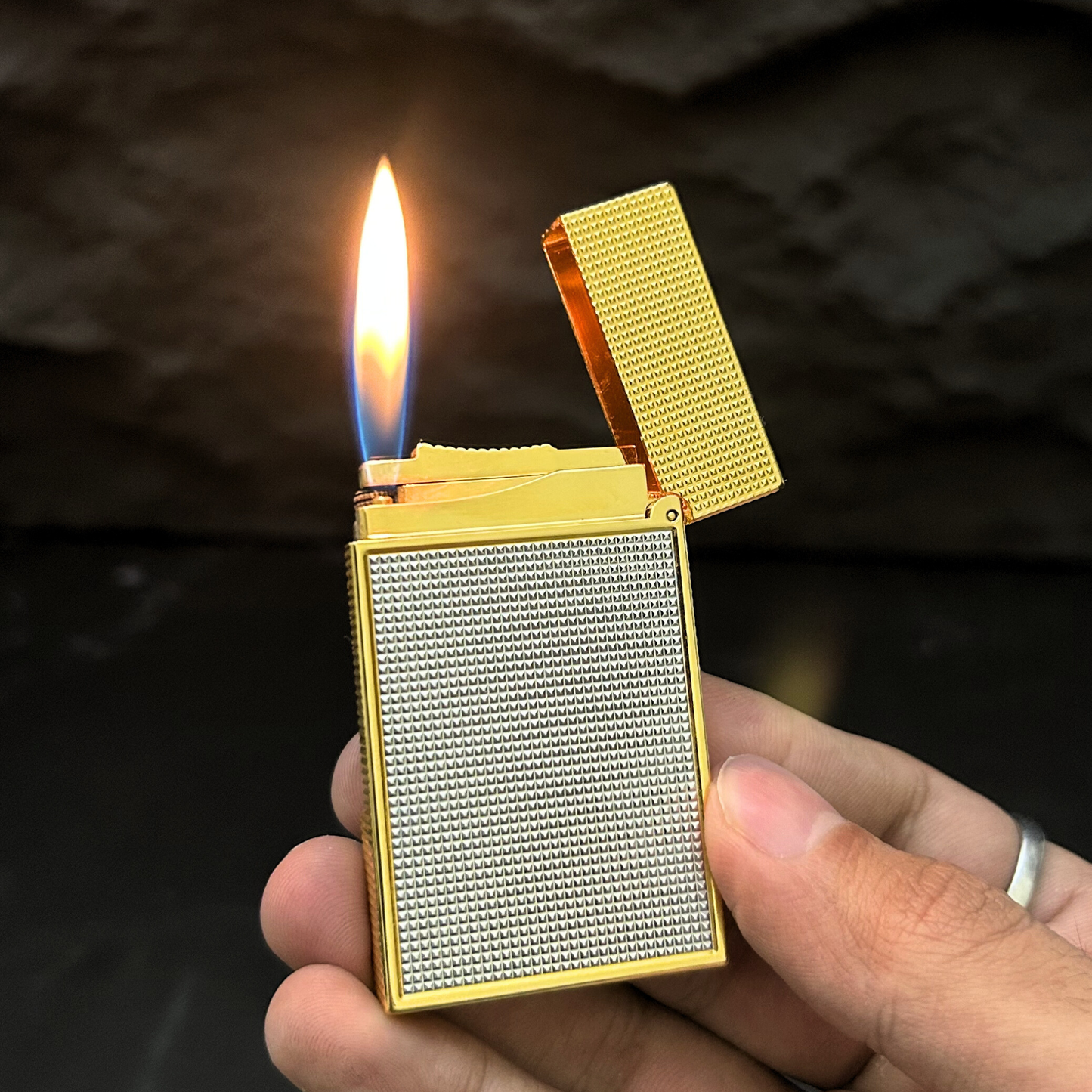 Gilded Crest Lighter (Note: ₹1000 advance payment will be collected for Cash on Delivery orders before dispatch)