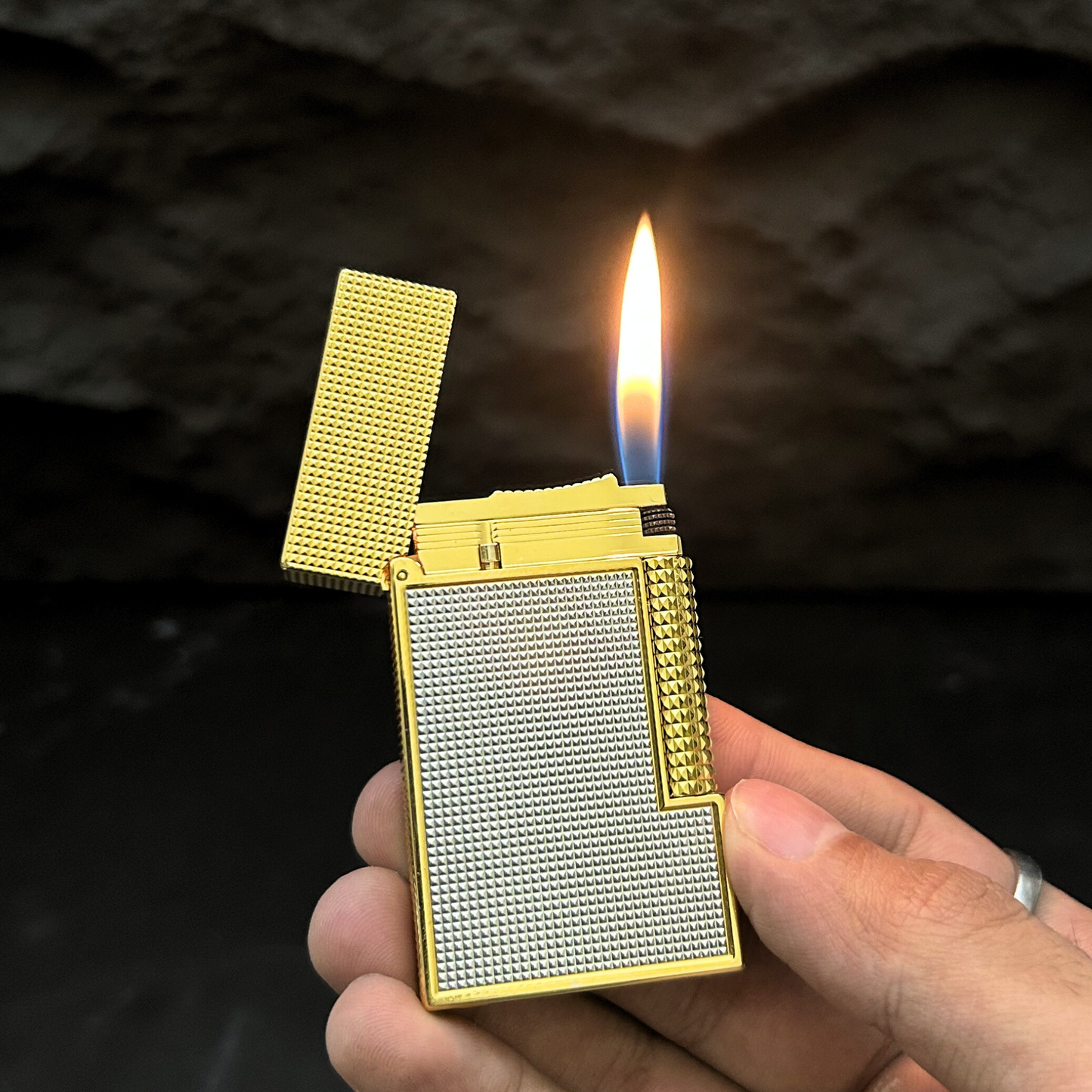 Gilded Crest Lighter (Note: ₹1000 advance payment will be collected for Cash on Delivery orders before dispatch)